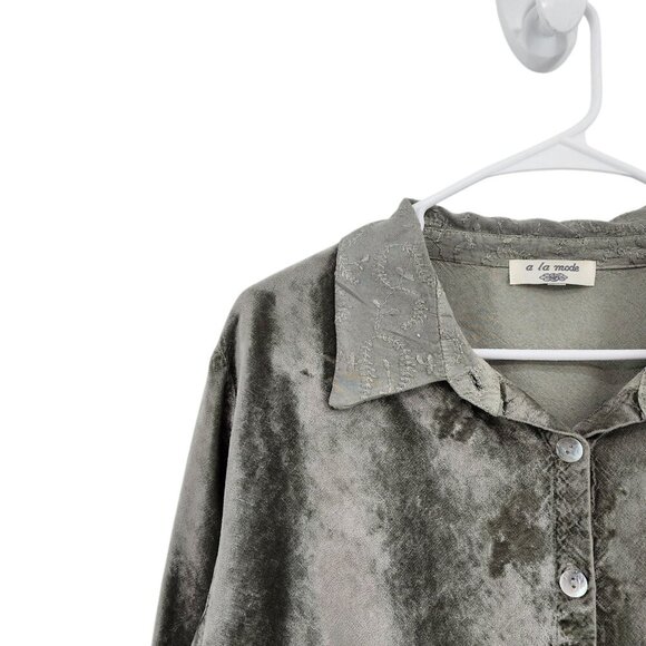 A La Mode Vintage Women's Collared Button Front Velvet Top - S/M - Picture 2 of 9